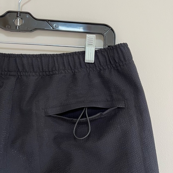 Theory Jace Splash Seer Swim Shorts in Black, size M - Picture 7 of 10